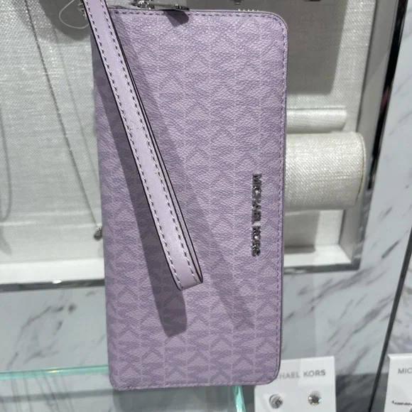 MICHAEL KORS Jet Set Lg Signature Logo Continental Wallet Wristlet
Lt Quartz - Picture 5 of 16